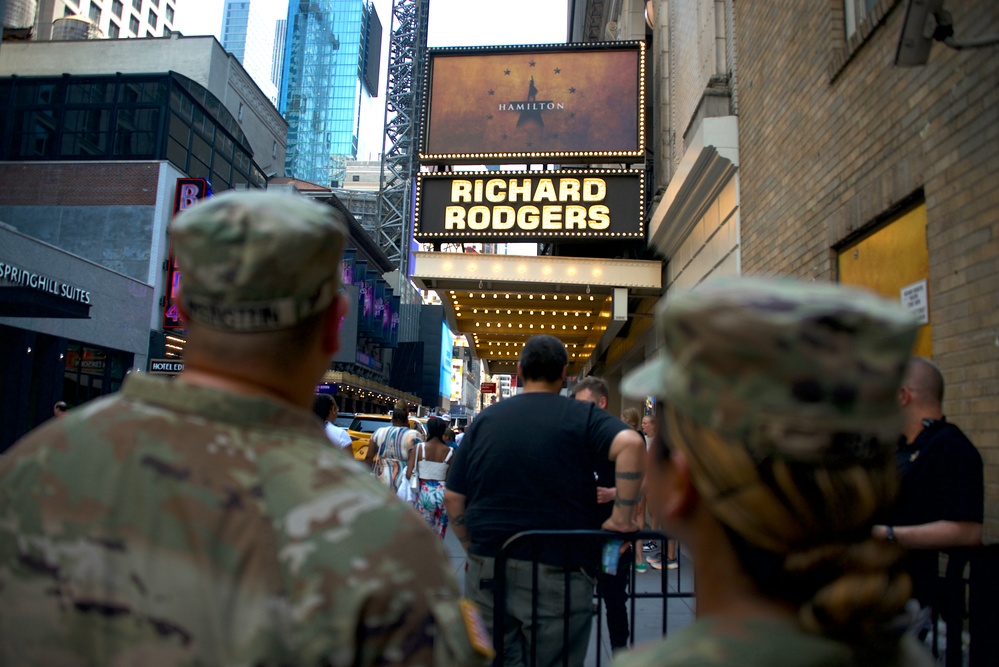 U.S. Army Reserve Soldiers Visit Broadway