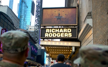 U.S. Army Reserve Soldiers Visit Broadway