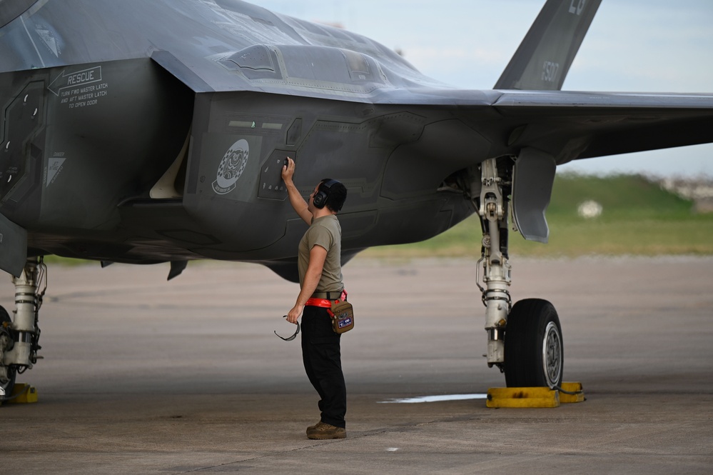 60th FS executes exercise Lonestar Lightning