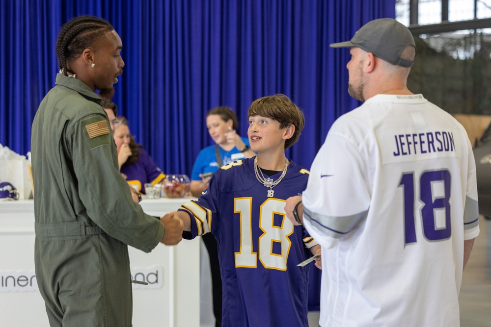 Make-A-Wish Minnesota, Minnesota Vikings, service members grant wishes