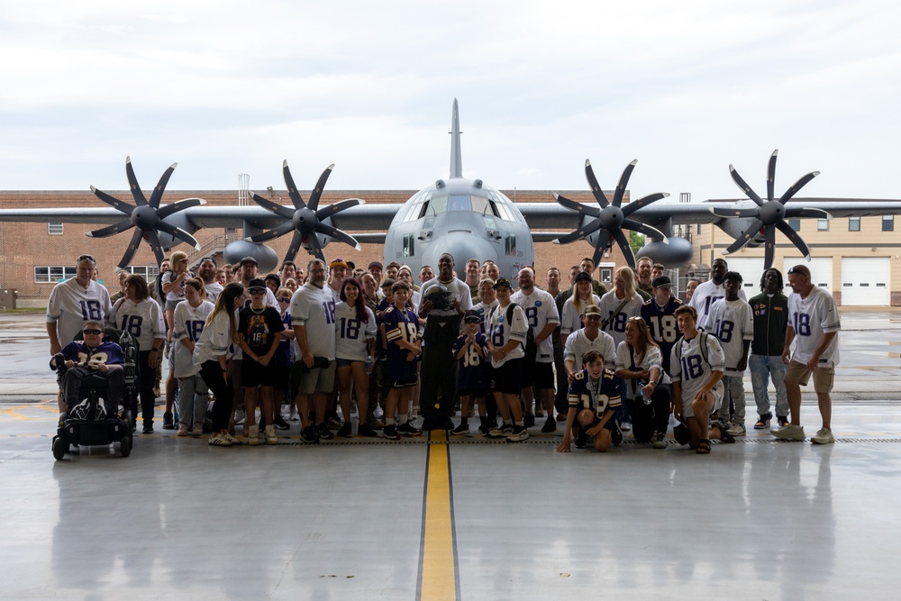 Make-A-Wish Minnesota, Minnesota Vikings, service members grant wishes