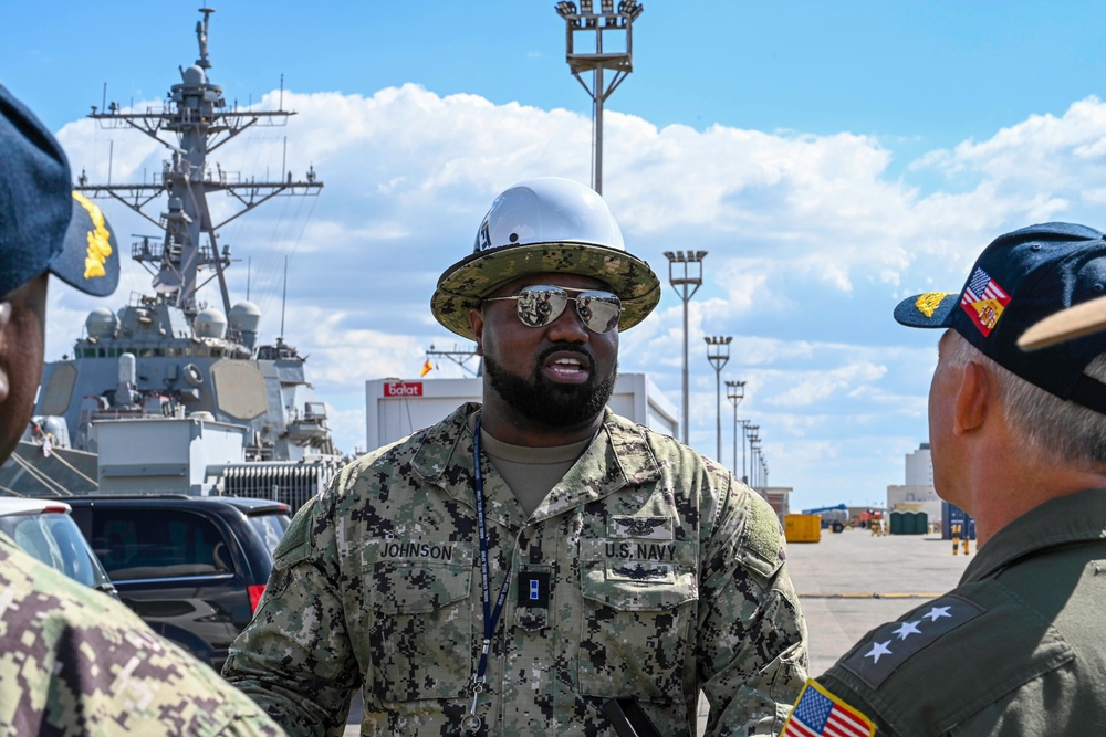 Commander, U.S. 6th Fleet, Visits NAVSTA Rota
