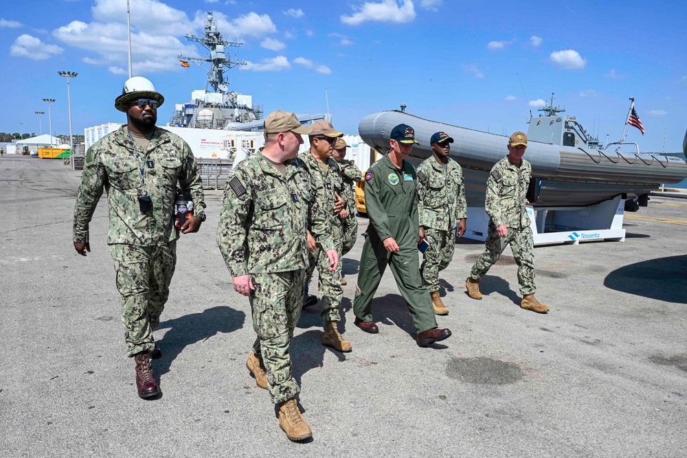 Commander, U.S. 6th Fleet, Visits NAVSTA Rota