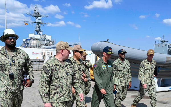 Commander, U.S. 6th Fleet, Visits NAVSTA Rota