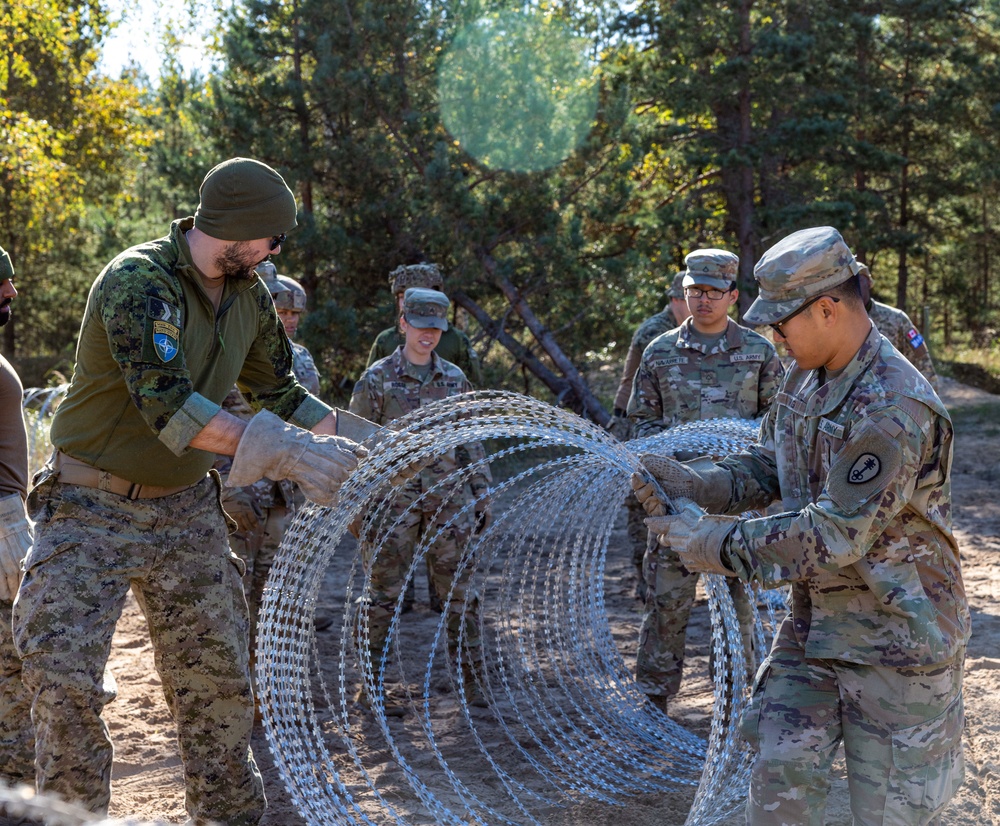 U.S. and Canada Military Police forces train together to build detainee holding areas U.S. and Canada Military Police forces train together to build detainee holding areas