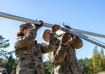 Military Police forces from U.S. and Canada train together to build detainee holding areas