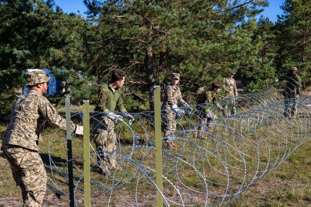 Military Police forces from U.S. and Canada train together to build detainee holding areas Military Police forces from U.S. and Canada train together to build detainee holding areas
