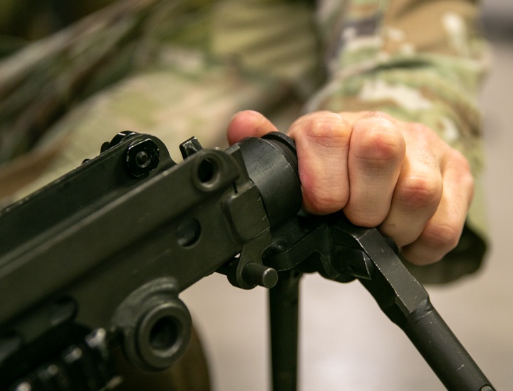 101st SIS Soldiers conduct weapon familiarization