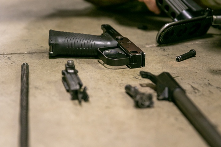 101st SIS Soldiers conduct weapon familiarization
