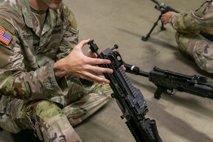 101st SIS Soldiers conduct weapon familiarization