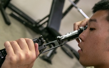 101st SIS Soldiers conduct weapon familiarization
