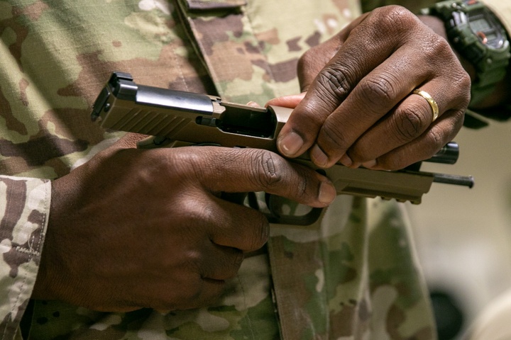 101st SIS Soldiers conduct weapon familiarization