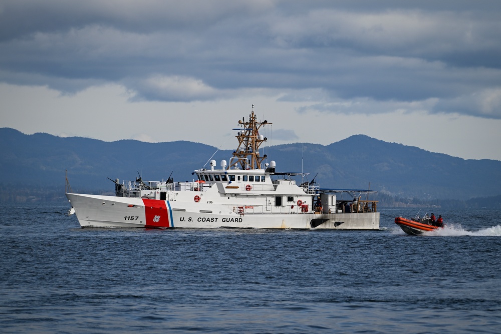 U.S. Coast Guard MFPU-Bangor and Fast Response Cutter Conduct Submarine Escort