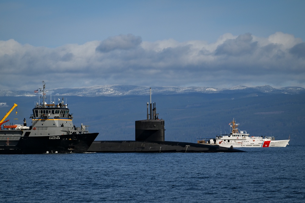 U.S. Coast Guard MFPU-Bangor and Fast Response Cutter Conduct Submarine Escort