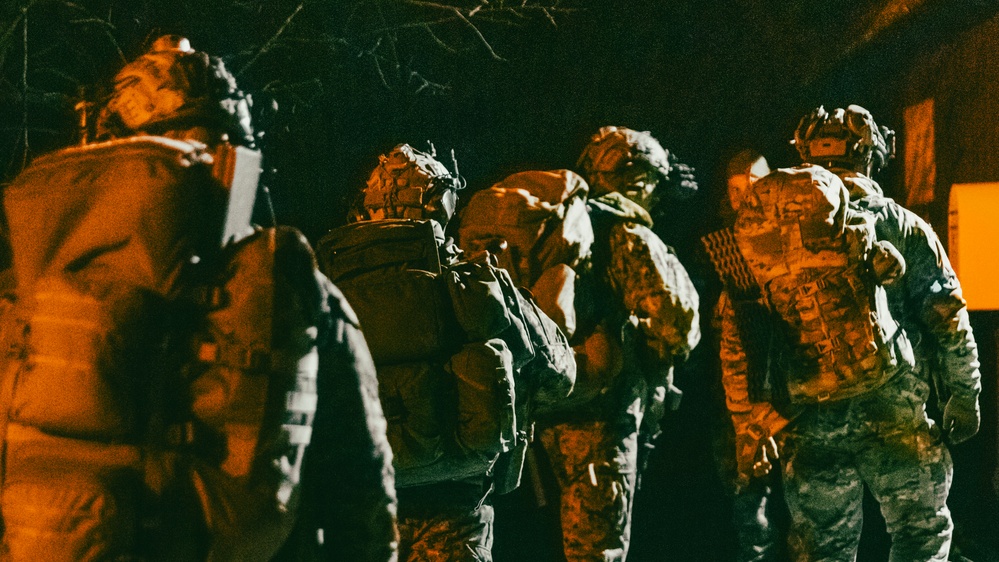 U.S. Marines, NATO Partner Forces conduct large scale amphibious night landing, reconnaissance training exercise in Estonia