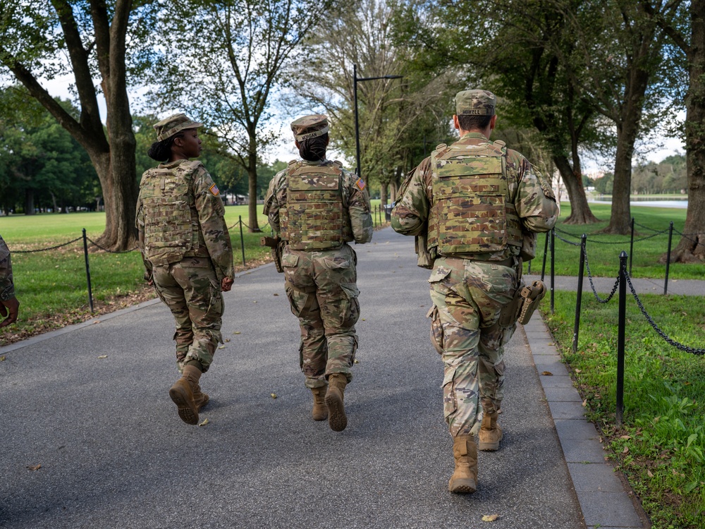 Chaplain Stutson speaks with Soldiers
