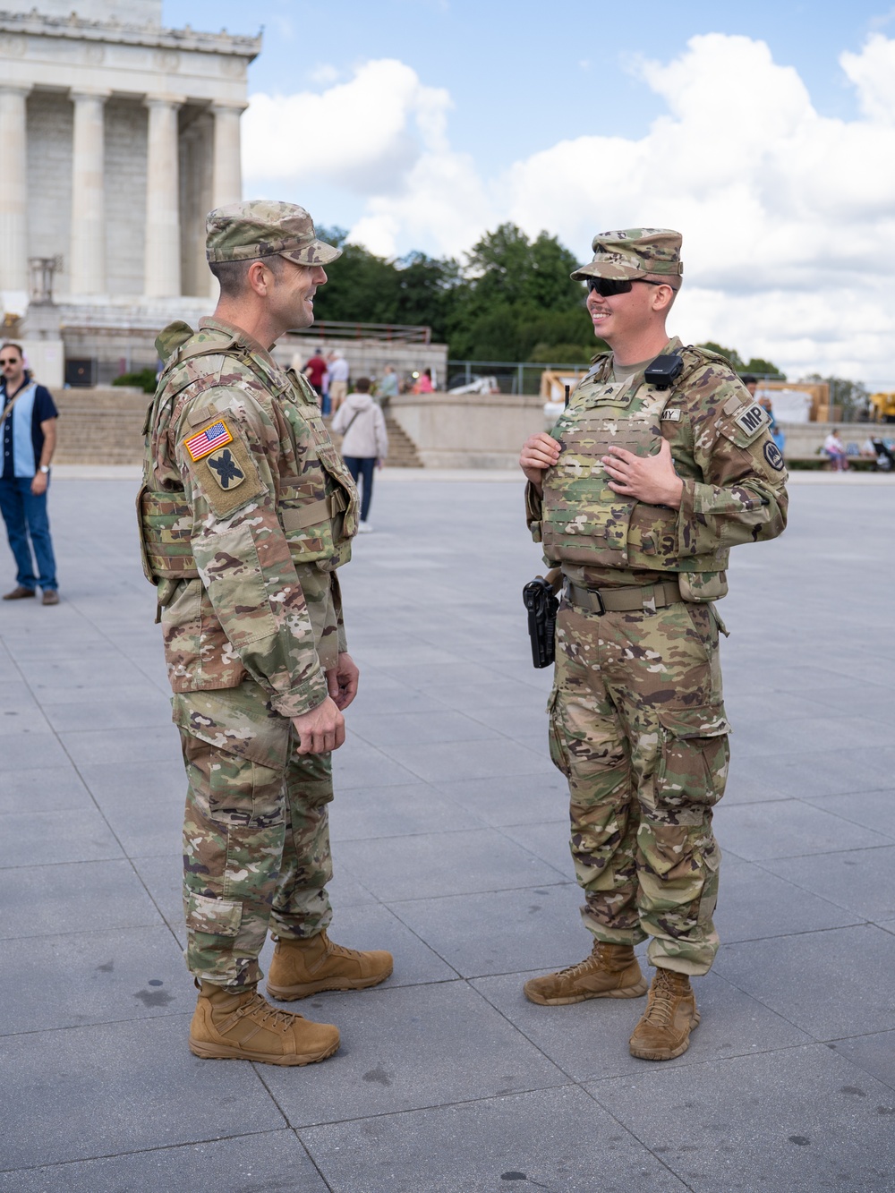 Chaplain Stutson speaks with Soldiers