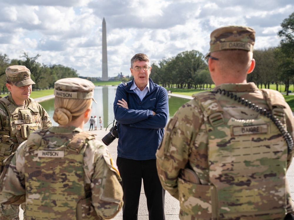 Chaplain Stutson speaks with Soldiers