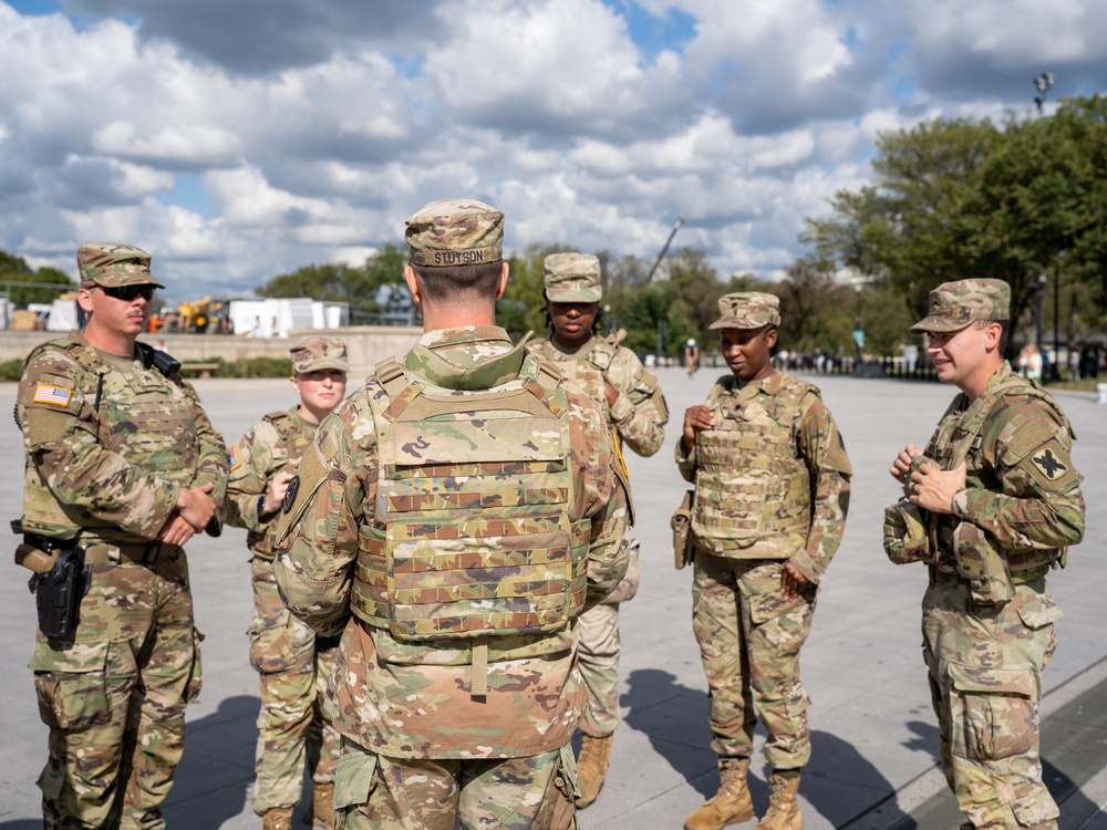 Chaplain Stutson speaks with Soldiers