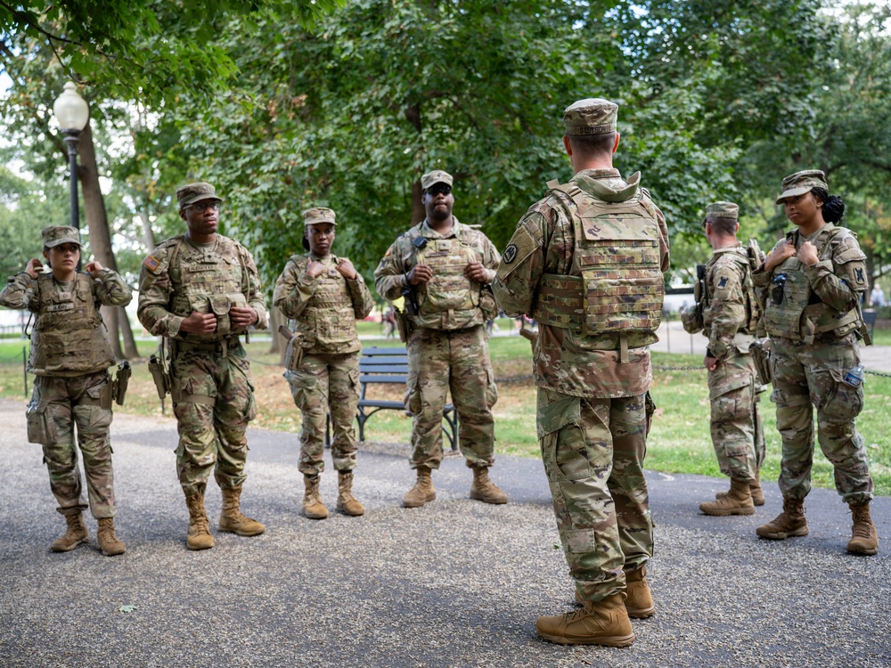Chaplain Stutson speaks with Soldiers