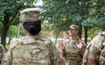 Chaplain Stutson speaks with Soldiers