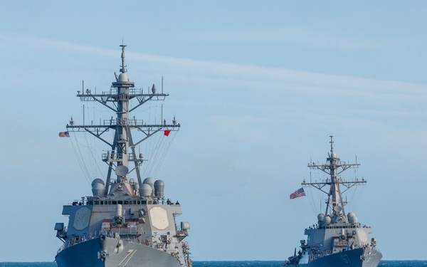 USS Ross (DDG 71) and USS Cole (DDG 67) Formation Steaming