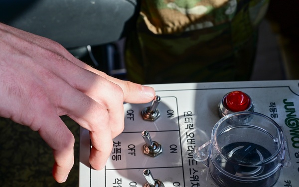 USAF and ROKAF Airmen complete refueling familiarization