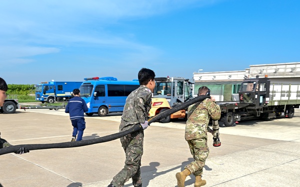 USAF and ROKAF Airmen complete refueling familiarization