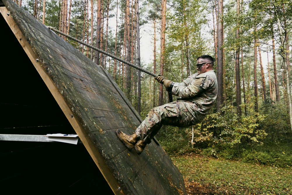 278th ACR Soldiers Complete Obstacle Course at Spur Ride