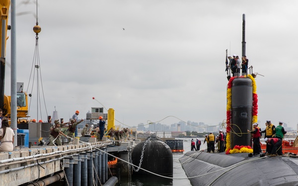 USS Santa Fe (SSN 763) Returns Home from Deployment