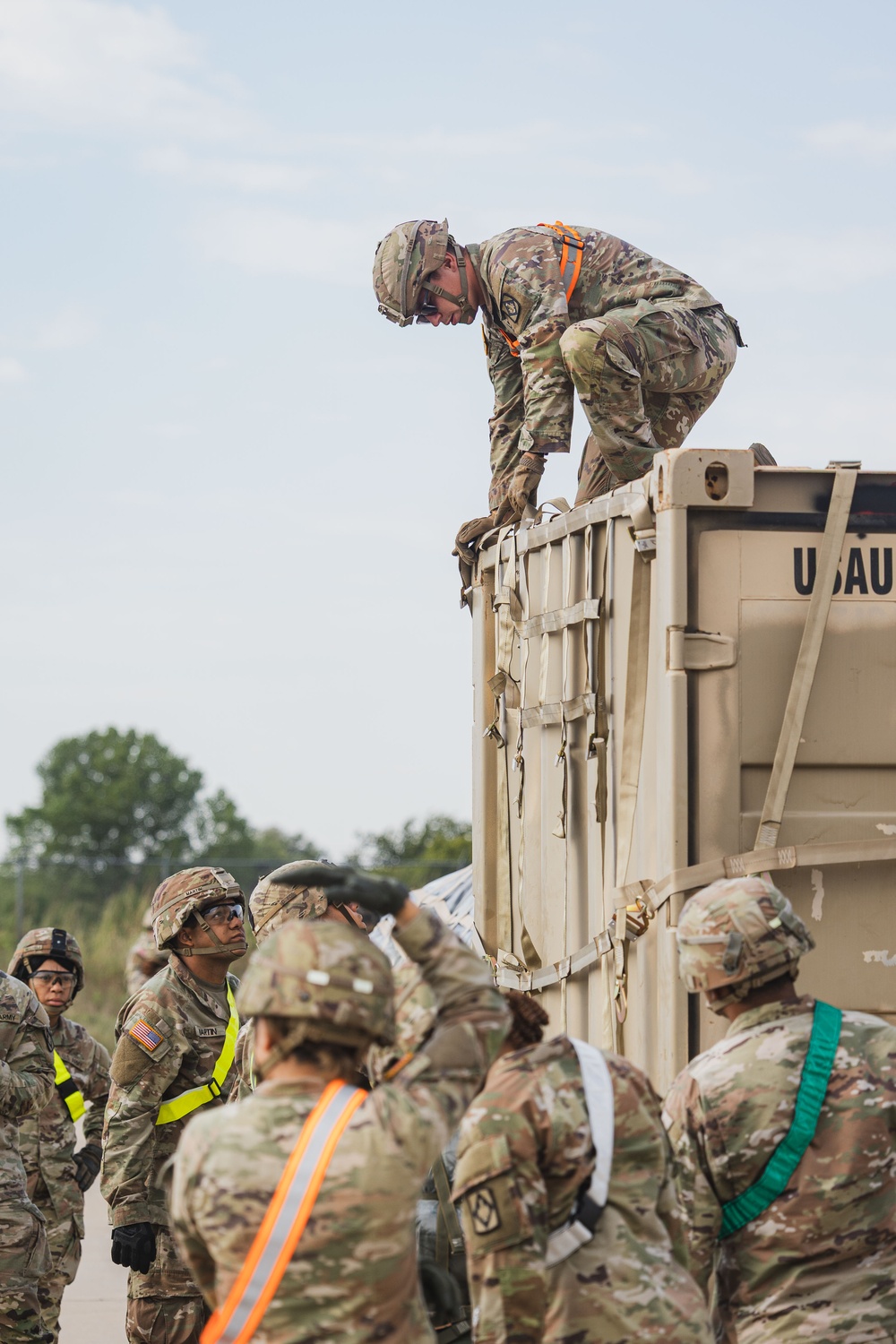 DVIDS - Images - 75th FA BDE Rail Load Training [Image 26 of 32]