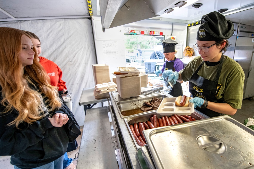 Oregon National Guardsmen show off culinary skills at Taste of Trades