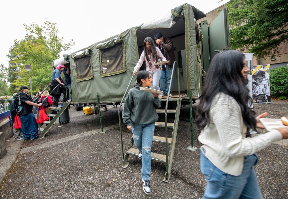 Oregon National Guardsmen show off culinary skills at Taste of Trades
