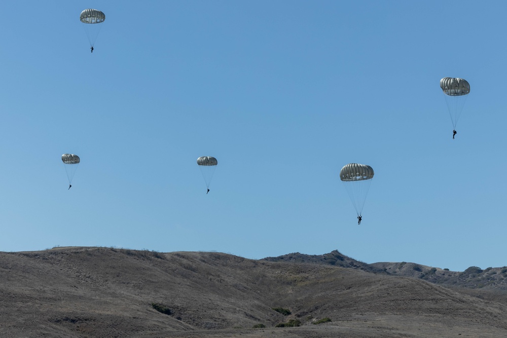 Riptide Reach 2-25: 1st DSB Conducts Parachute Operations