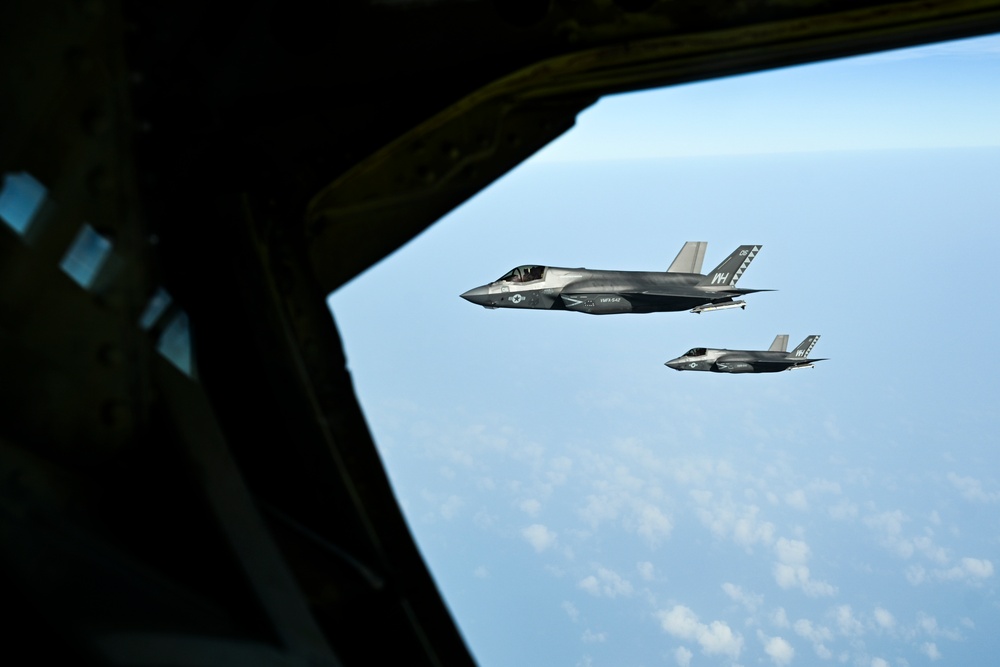USAF meets USMC in the skies over USCENTCOM AOR USAF meets USMC in the skies over USCENTCOM AOR