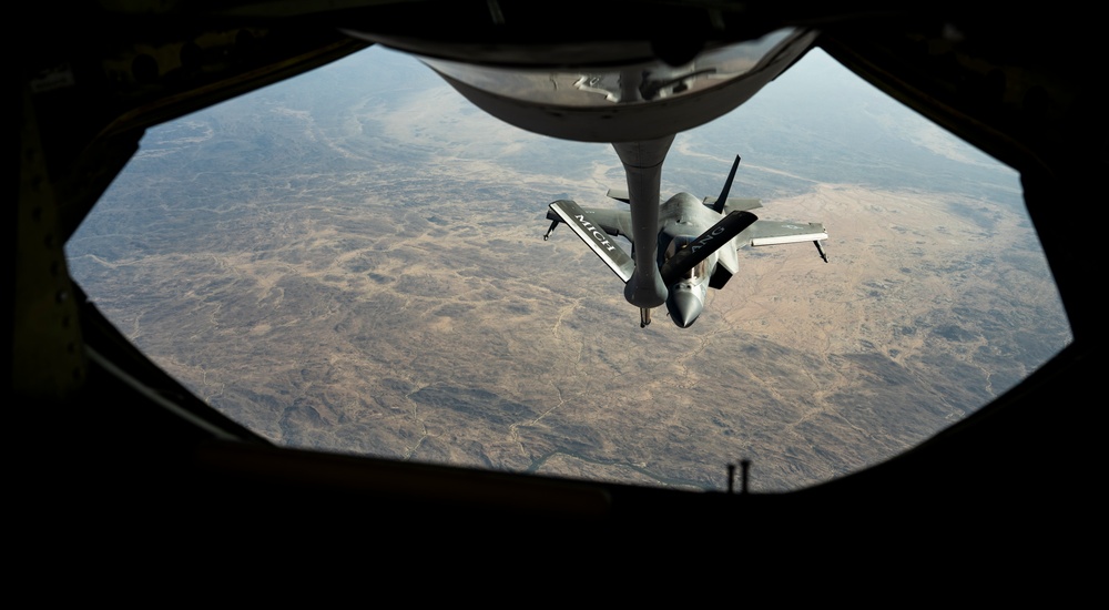 USAF meets USMC in the skies over USCENTCOM AOR USAF meets USMC in the skies over USCENTCOM AOR