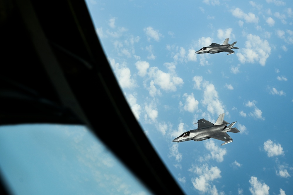 USAF meets USMC in the skies over USCENTCOM AOR USAF meets USMC in the skies over USCENTCOM AOR