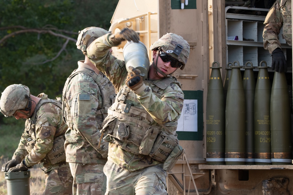 U.S. Soldiers execute Paladin Table VI gunnery in Poland U.S. Soldiers execute Paladin Table VI gunnery in Poland