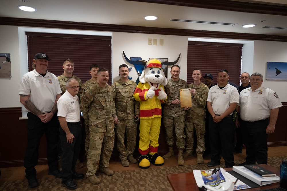 47 FTW Commander Signs Fire Prevention Week Proclamation 47 FTW Commander Signs Fire Prevention Week Proclamation