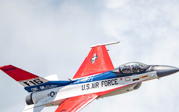 Viper Demo performs at Sun 'N Fun 2025