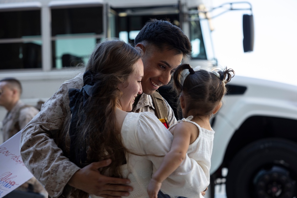 U.S. Marines with VMFA-542 return home