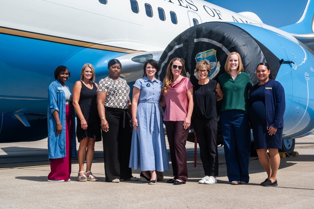 18th AF leaders visit Scott’s host wing, emphasize future-focused readiness