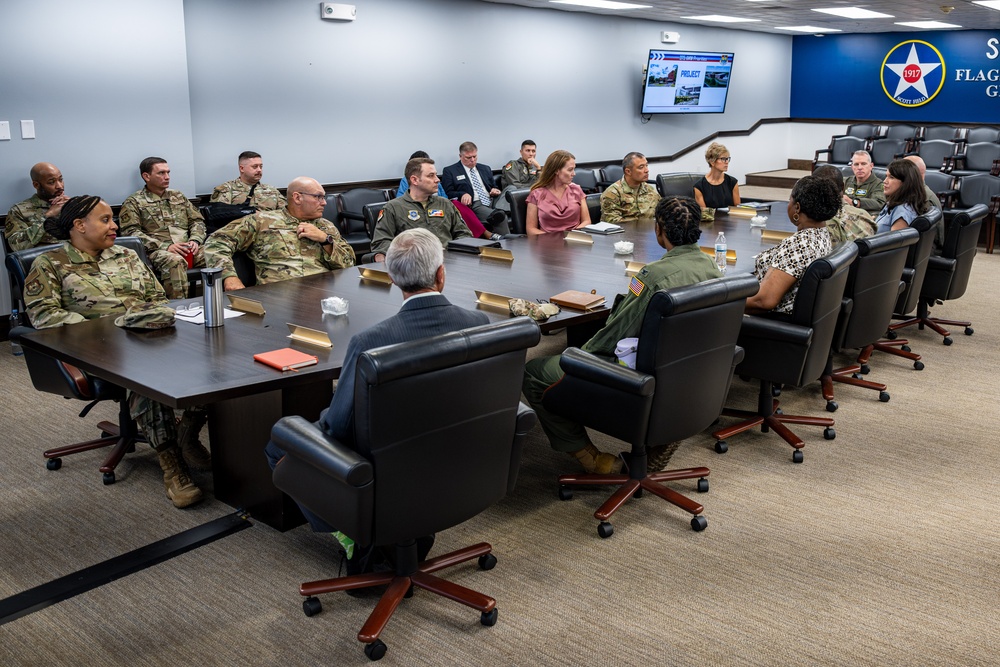 18th AF leaders visit Scott’s host wing, emphasize future-focused readiness