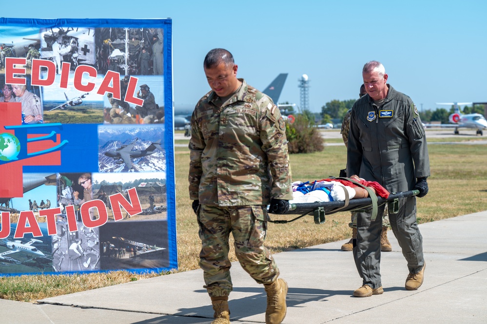 18th AF leaders visit Scott’s host wing, emphasize future-focused readiness