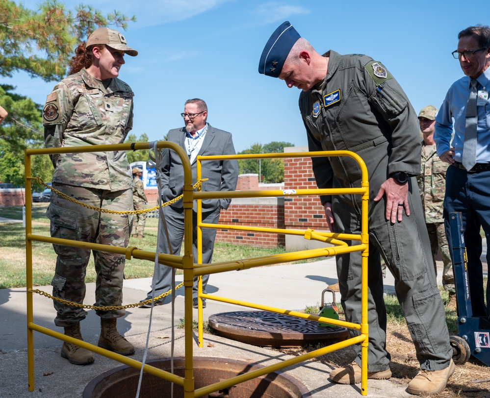 18th AF leaders visit Scott’s host wing, emphasize future-focused readiness