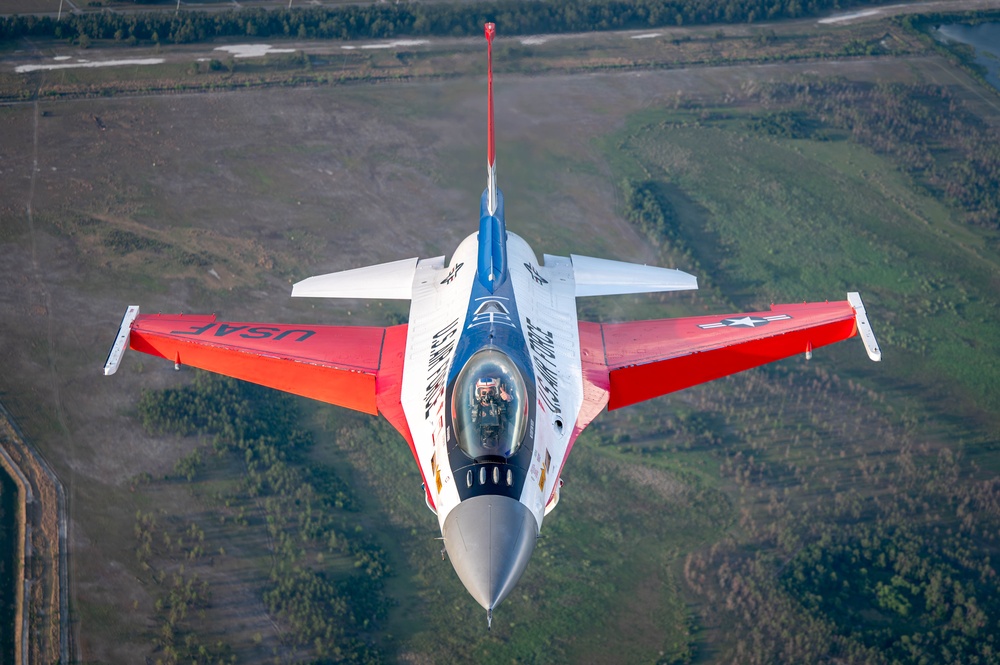 F-16 Viper Demo soars over Lakeland