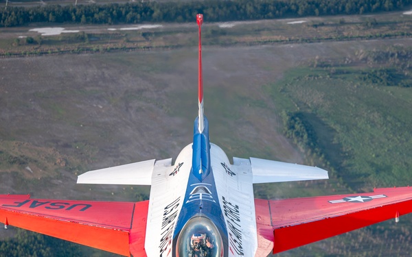 F-16 Viper Demo soars over Lakeland