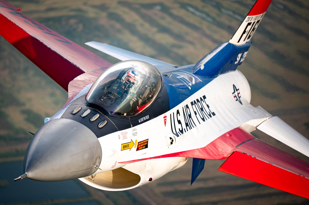 F-16 Viper Demo soars over Lakeland