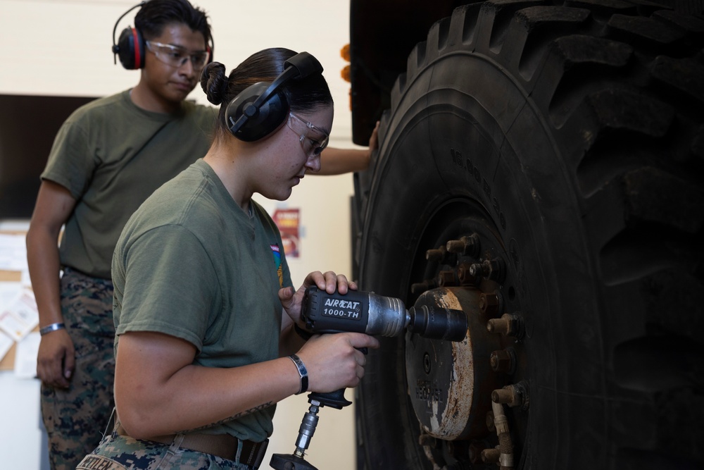 1st Maintenance Battalion performs daily duties
