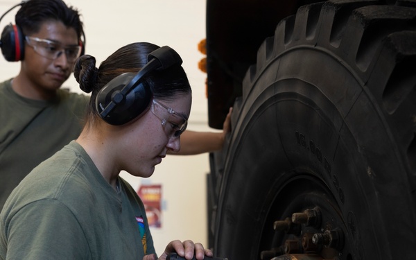 1st Maintenance Battalion performs daily duties